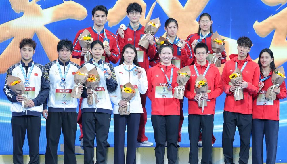 全国游泳锦标赛男女混合50米接力决赛 浙江寿仙谷队夺得冠军