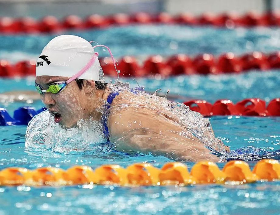 全国游泳锦标赛女子200米蝶泳决赛 于子迪获得冠军
