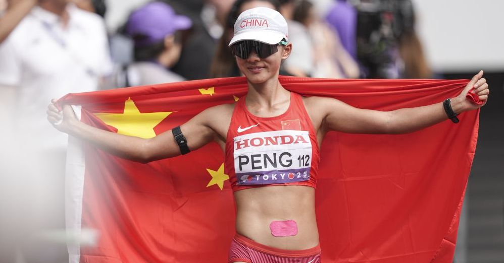 在女子35公里竞走决赛中，中国小将彭丽走出2小时43分29秒的成绩，收获第四名，创造了个人最好成绩和赛季最佳。图为彭丽在比赛中。
（中国体育图片 魏征 摄）