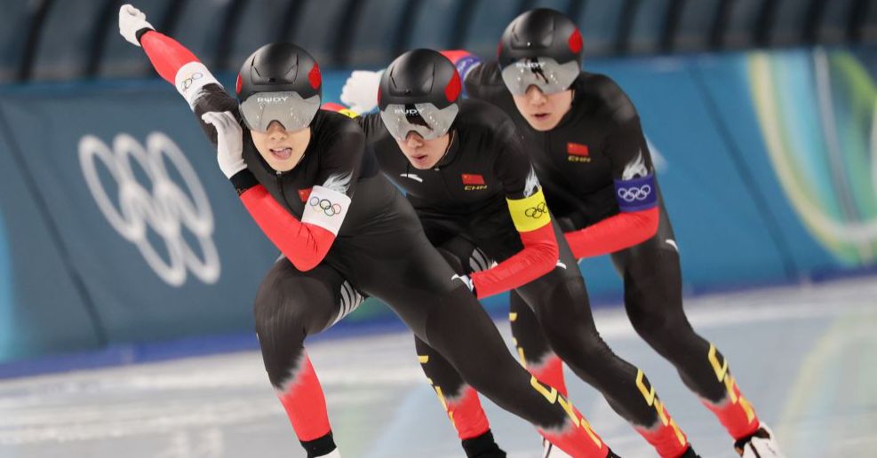 图为刘瀚彬、吴宇、李文淏（从前至后）在比赛中。
（中国体育图片 白宇摄）