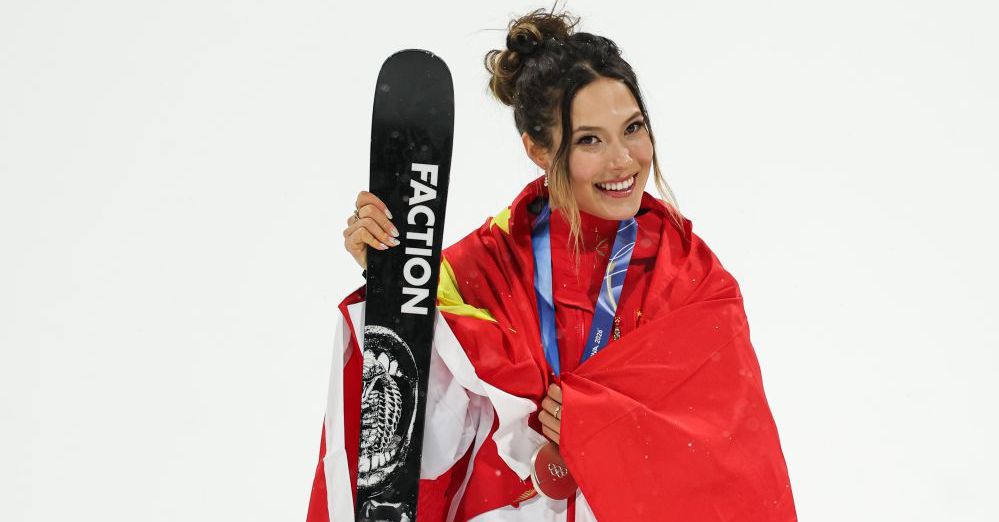 图为谷爱凌在颁奖仪式上。（中国体育图片 安灵均 摄）